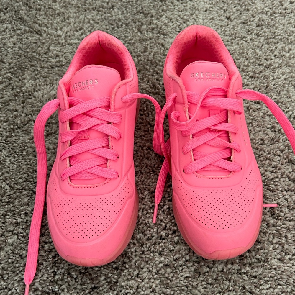 Sketchers, air-cooled memory foam, neon pink size 3 (girls)